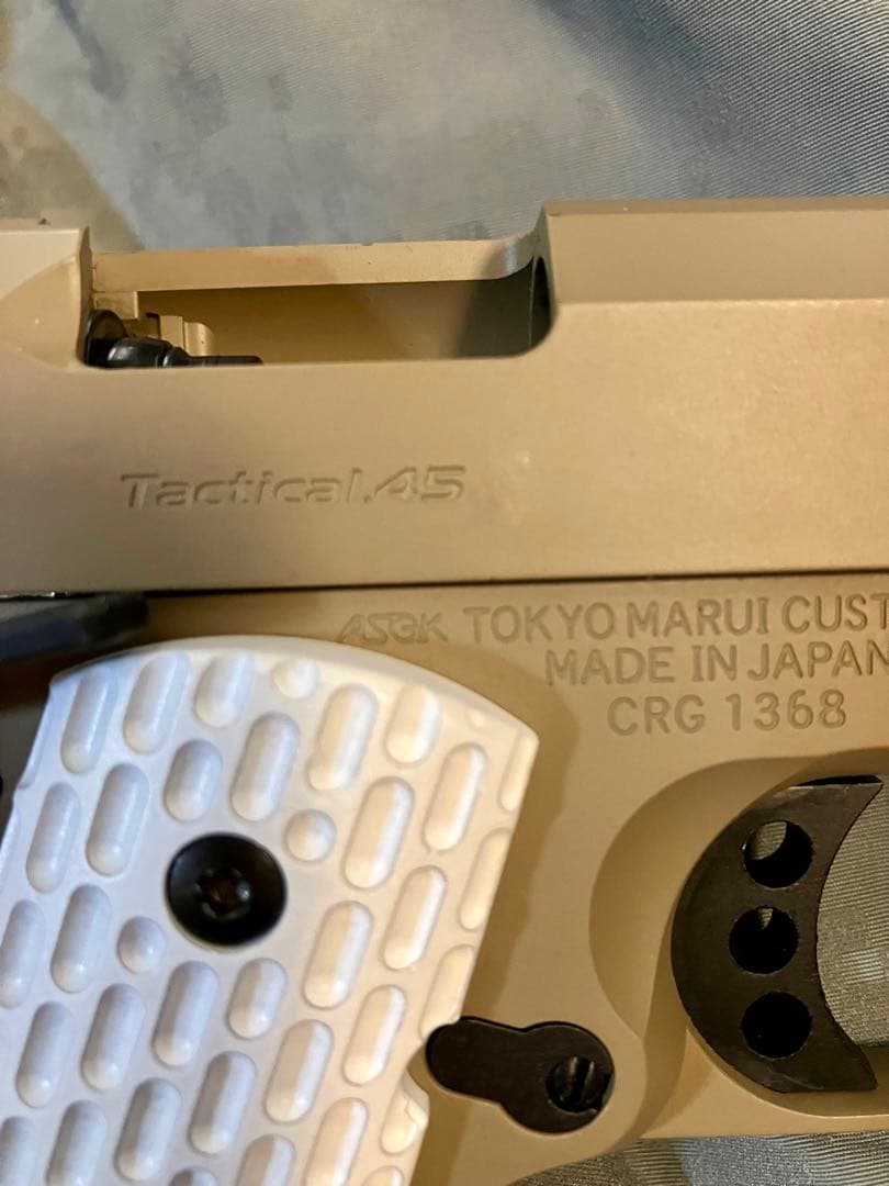 東京マルイ　ガスブロハンドガン　デザートウォーリア　スペアマガジン付き中古