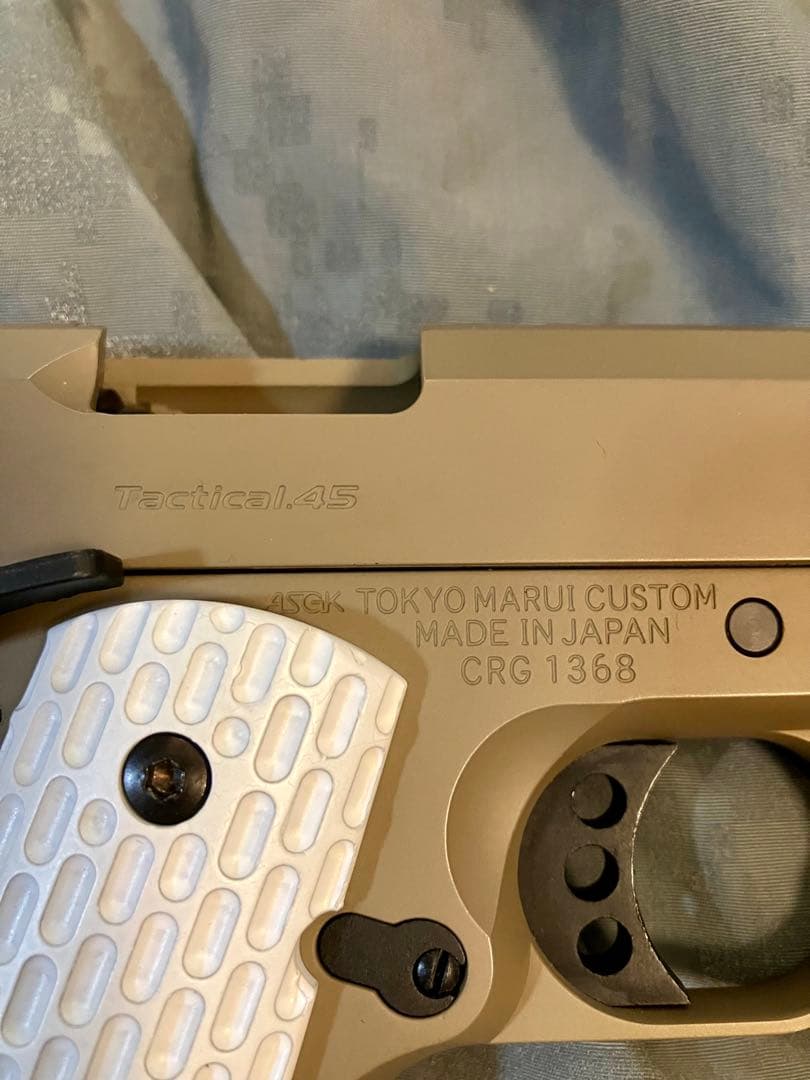 東京マルイ　ガスブロハンドガン　デザートウォーリア　スペアマガジン付き中古