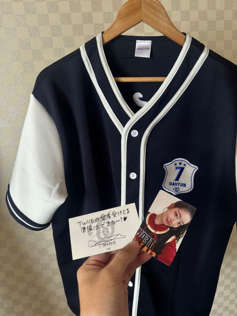 TWICE オフィシャルグッズユニホームシャツ　おまけ付き
