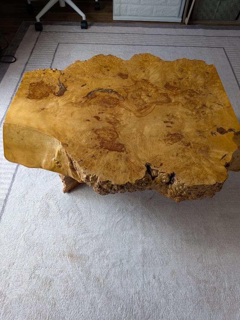 自然な形状の木製座卓　１枚板