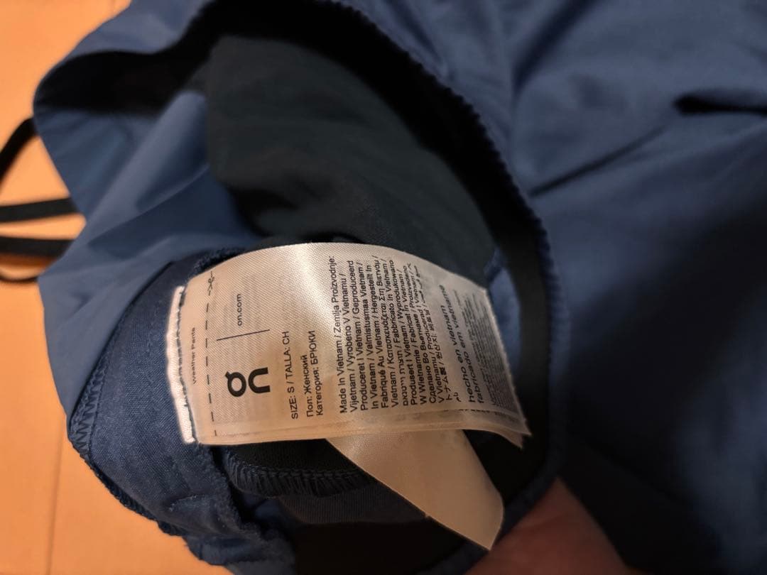 On ランニングウェア　ウェザーパンツパンツ　レディースS