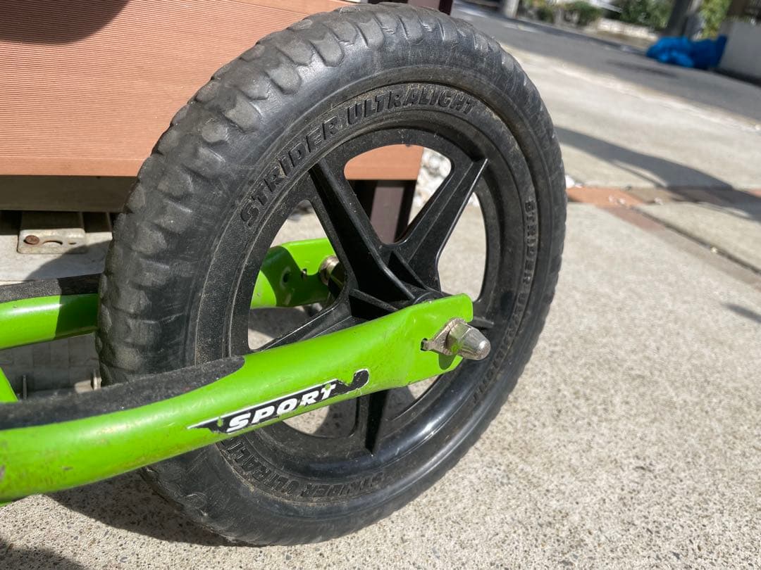 ストライダースポーツ♡グリーン♡12インチ♡日本正規品　部品付き！