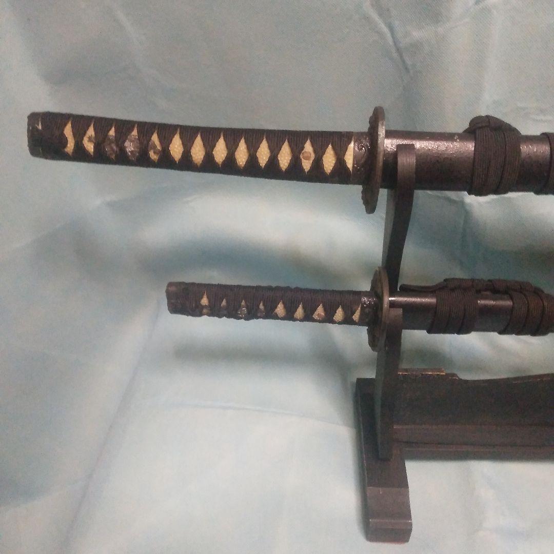 黒塗り梨地仕上げ鞘大小脇差し（模造刀)