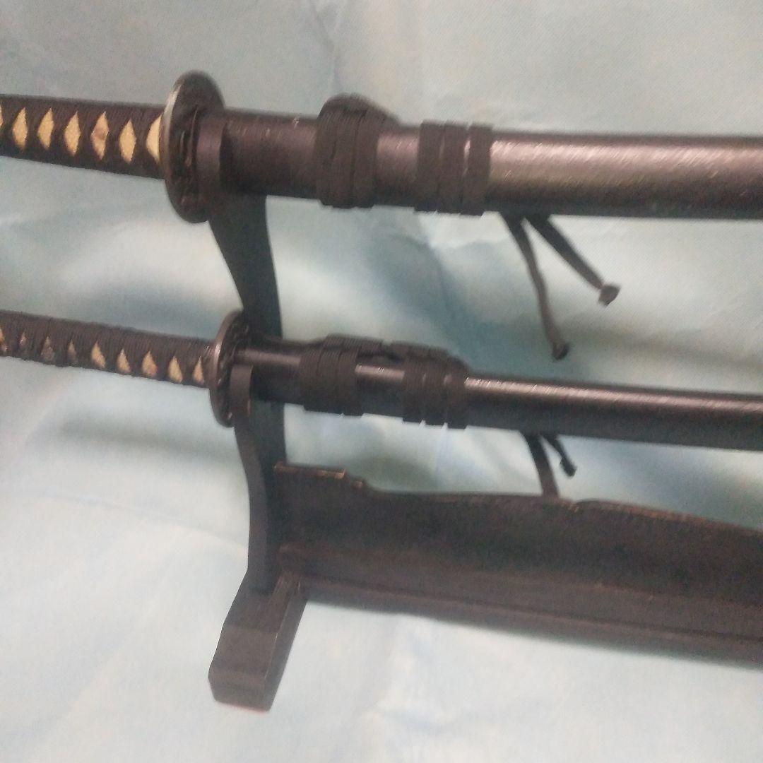 黒塗り梨地仕上げ鞘大小脇差し（模造刀)