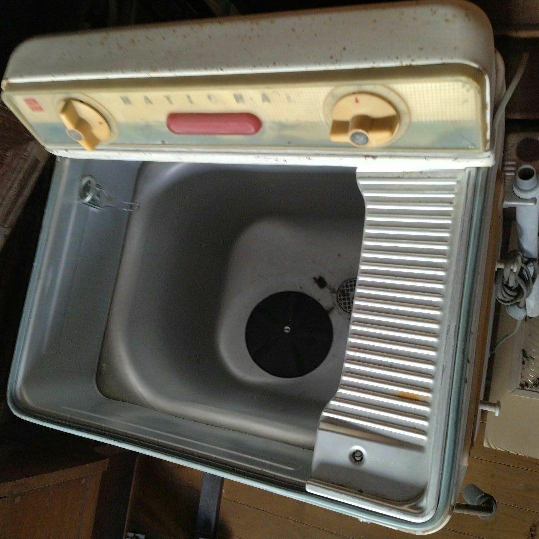 レトロ洗濯機　店舗にて傘置きとして使用