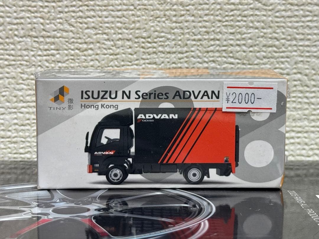 MiniGT 1/64 ISUZU N Series ADVAN ミニカー