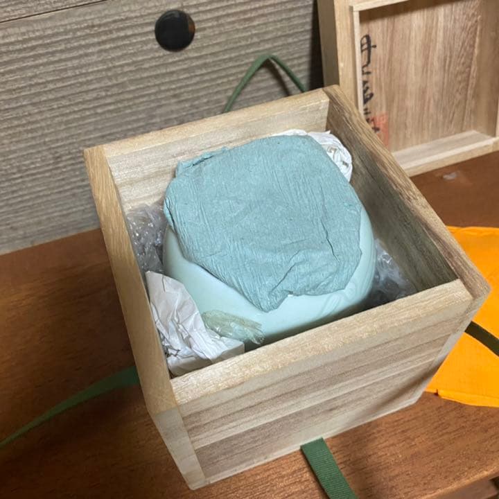 ★セール★井上萬二　人間国宝　青白磁彫文 香炉　笹