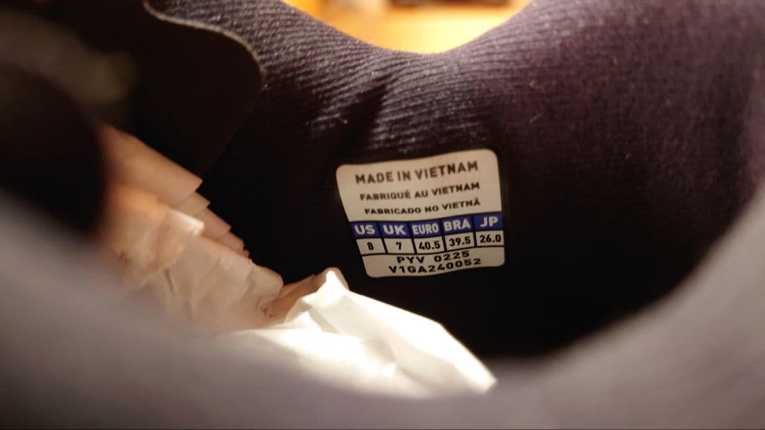 【未使用】ミズノ ウェーブライトニングZ8 バレーボールシューズ 26㎝