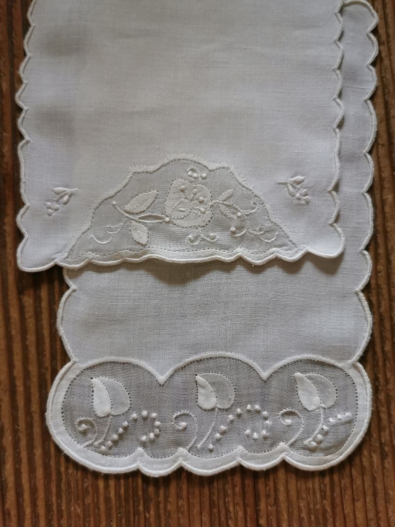 アンティーク カクテルナプキン マディラ/マーガブ刺繍 葉と花のショートクロス