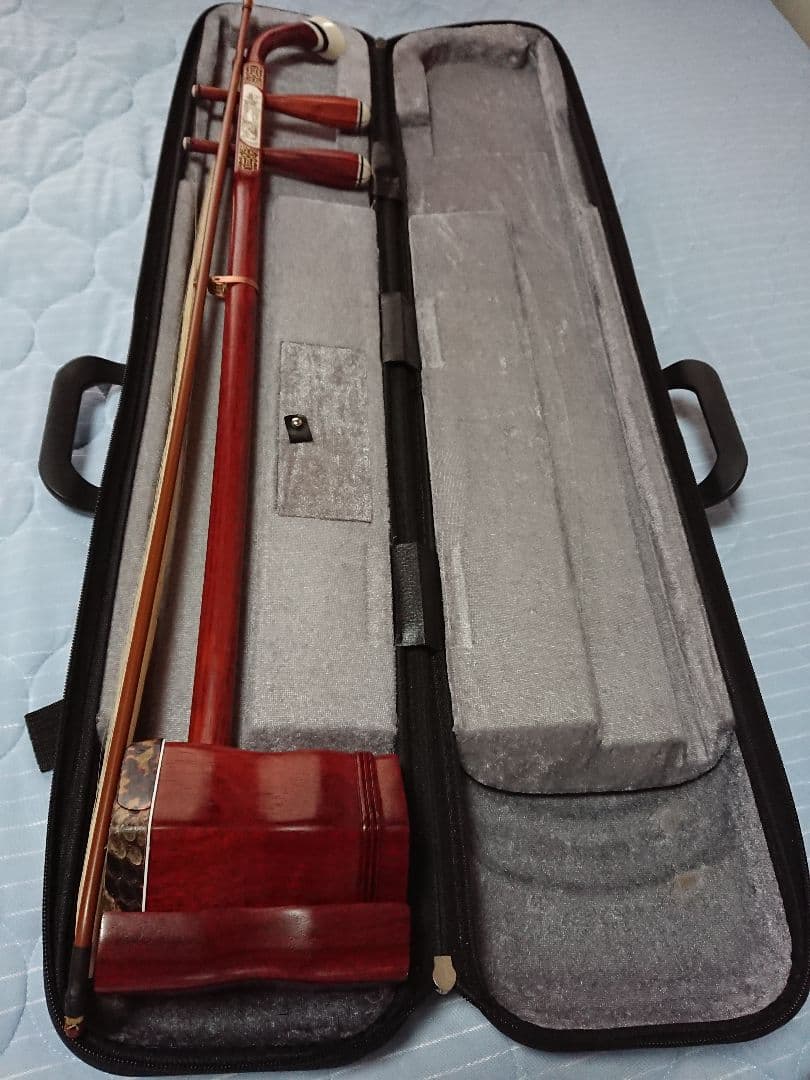 二胡  (紅木）弦 弓 ケース付き