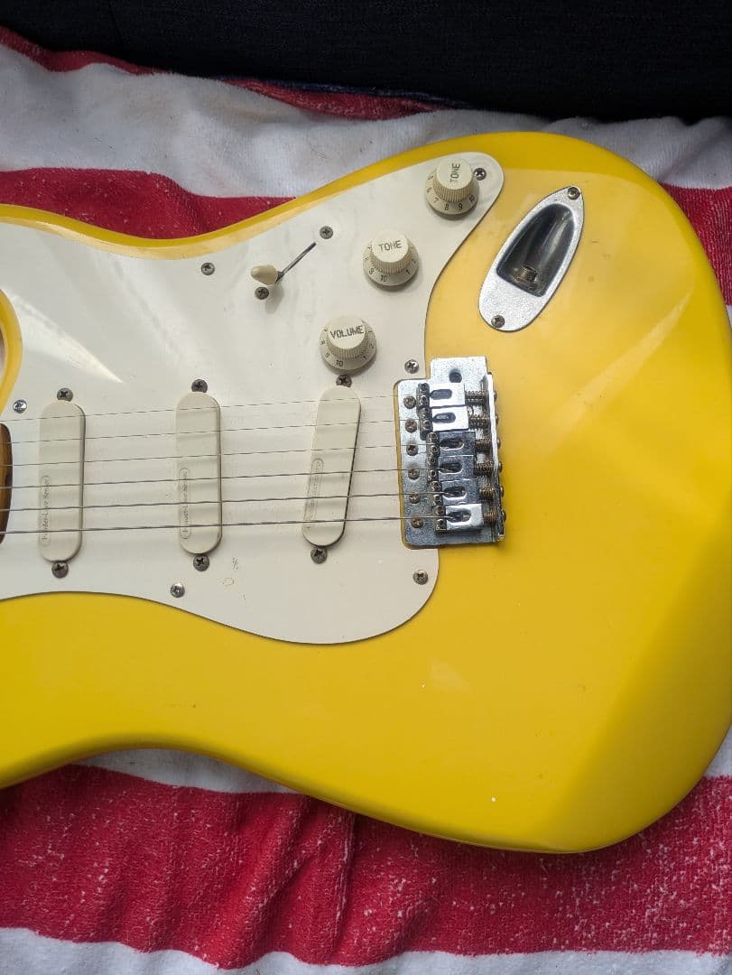 ストラトキャスタータイプ　 レースセンサー PU 搭載　ゴージャス仕様