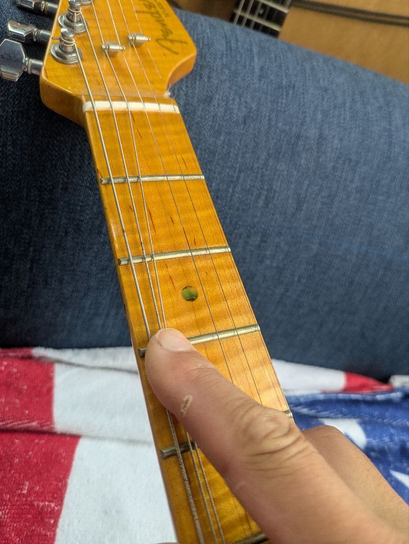 ストラトキャスタータイプ　 レースセンサー PU 搭載　ゴージャス仕様