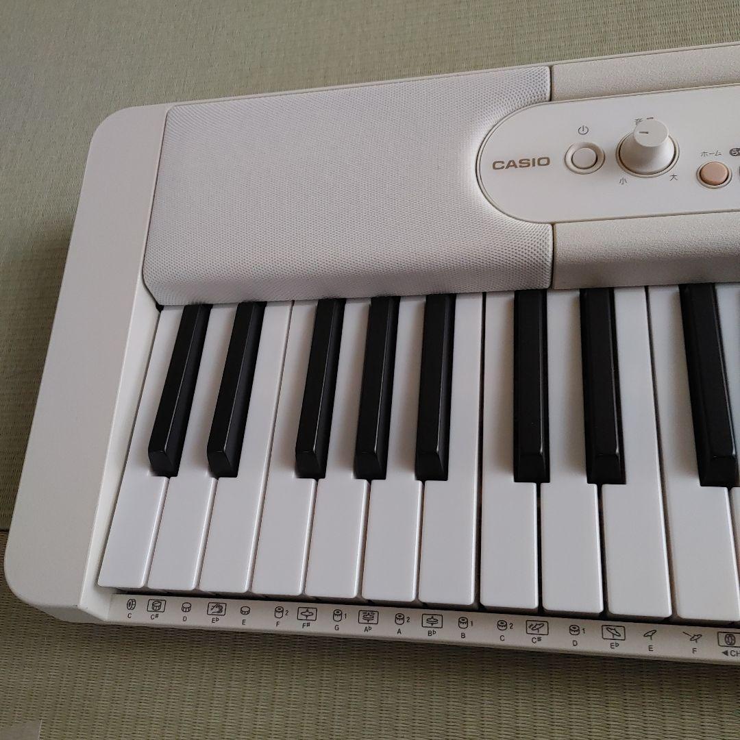 CASIO 61鍵電子キーボード ホワイト LK-526 22年製