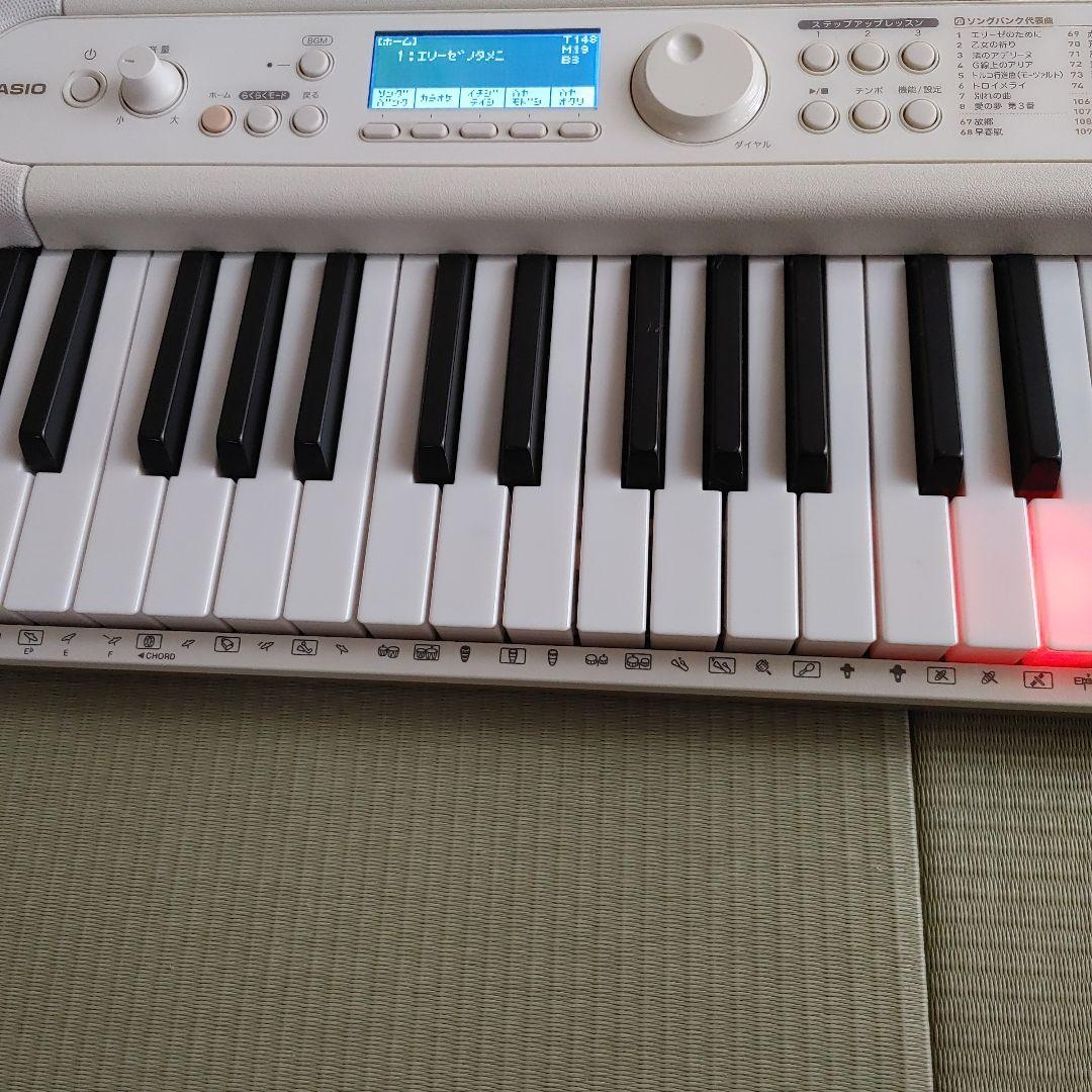 CASIO 61鍵電子キーボード ホワイト LK-526 22年製
