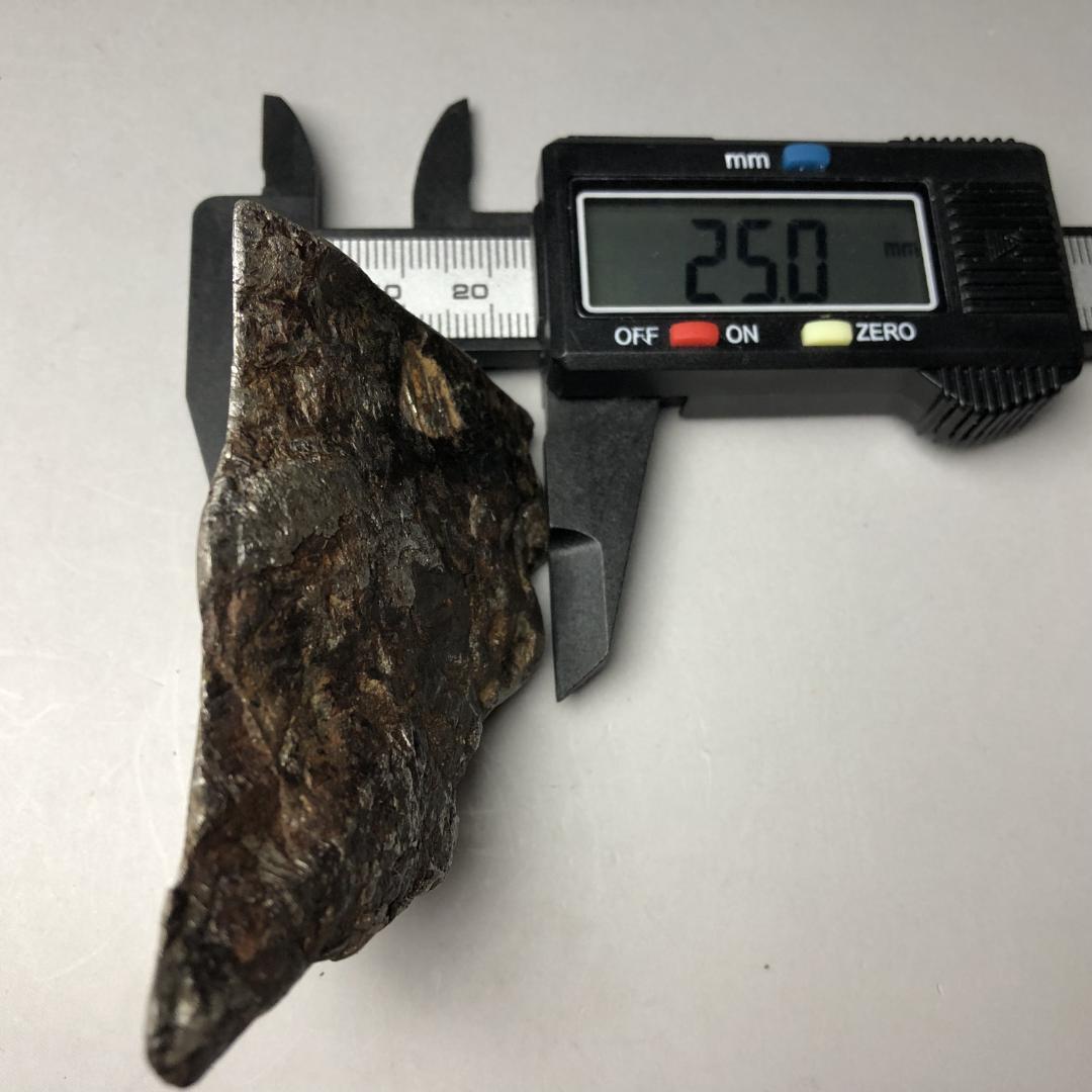 m*n様 アルタイ隕石 鉄隕石　外皮付き隕石　エンドカット　原石　重さ約231ｇ
