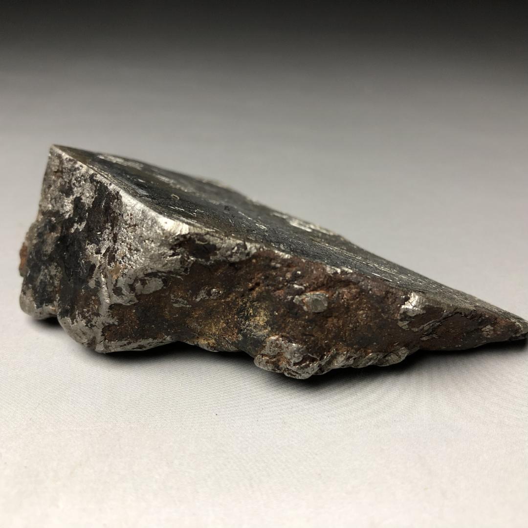 m*n様 アルタイ隕石 鉄隕石　外皮付き隕石　エンドカット　原石　重さ約231ｇ