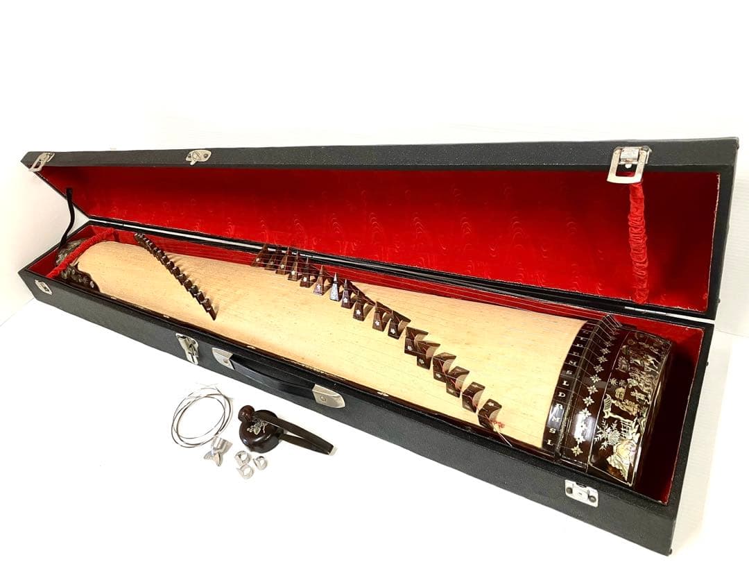 ベトナム民族楽器◆ダン・トラン◆17弦 螺鈿細工 替え弦／琴爪／ハードケース付