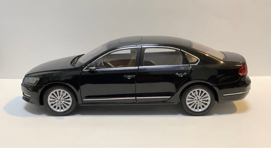 VW パサート Passat 1/18 ミニカー 未使用　フォルクスワーゲン