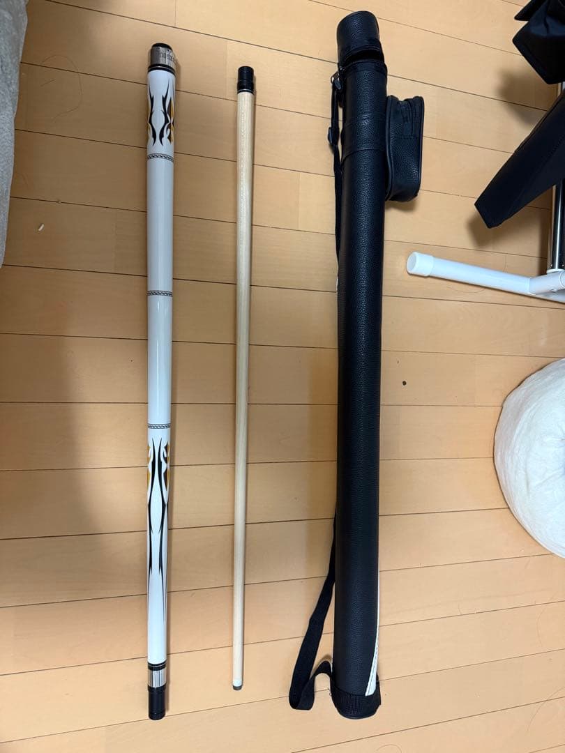 ビリヤードキュー ホワイト/ブラック ケース付き