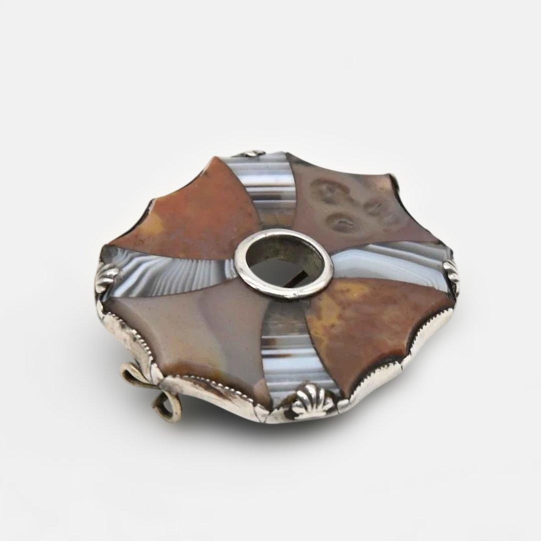 花形の銀製のブローチ　メノウ　スコティッシュ　s0087