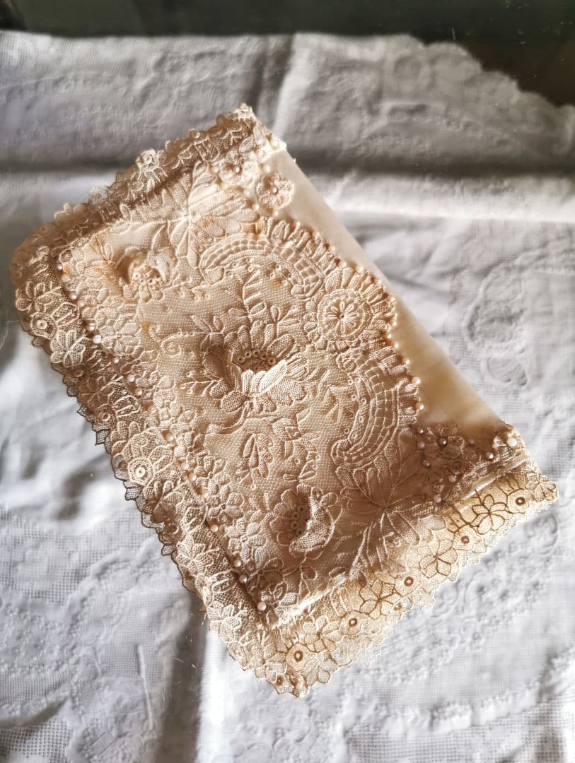 アンティークポワンドローズ ボビンレース パール装飾シルク聖書/ハンカチケース