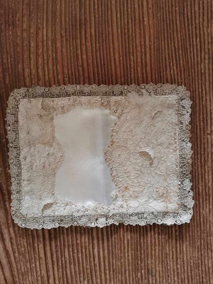 アンティークポワンドローズ ボビンレース パール装飾シルク聖書/ハンカチケース
