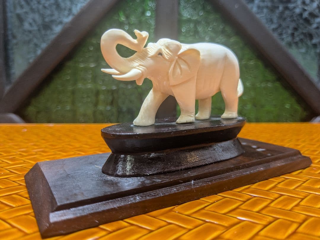 アンティーク 置物 オブジェ象の彫刻 オーナメント象牙風