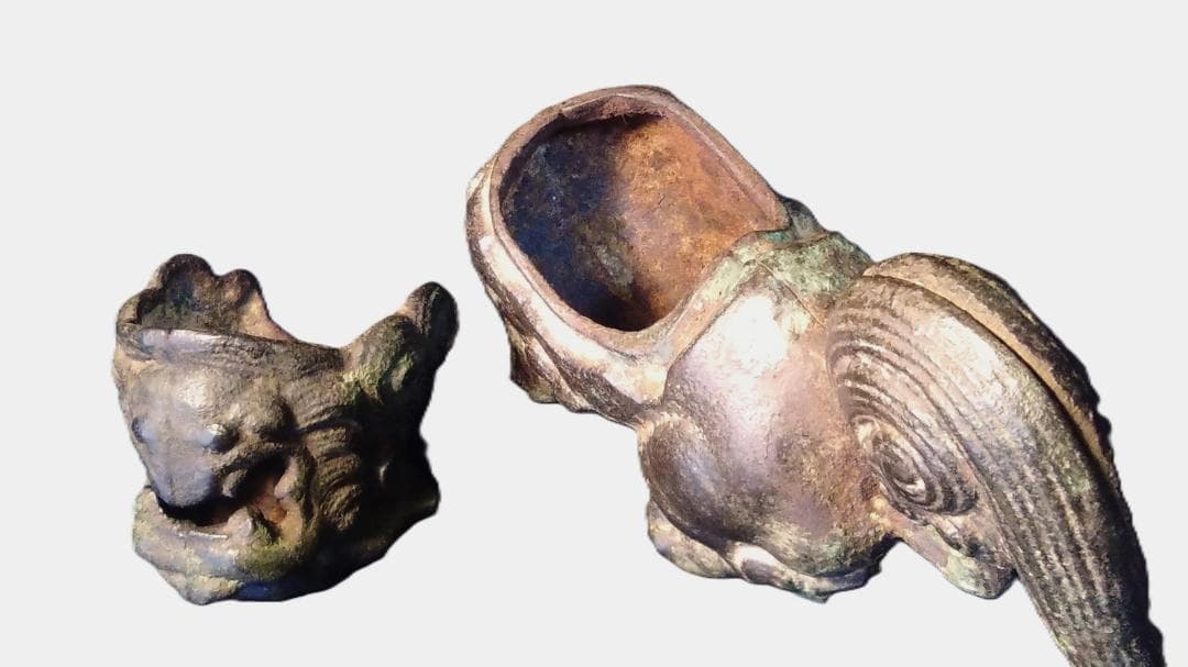 【 狛獅子香炉 】　鉄地真鍮鍍金　室町末～江戸初期