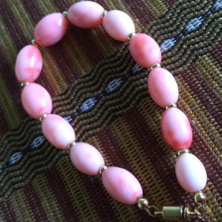 美品 濃色！本珊瑚 オーバルビーズ 幅9.7mmブレスレット 全長約18cm