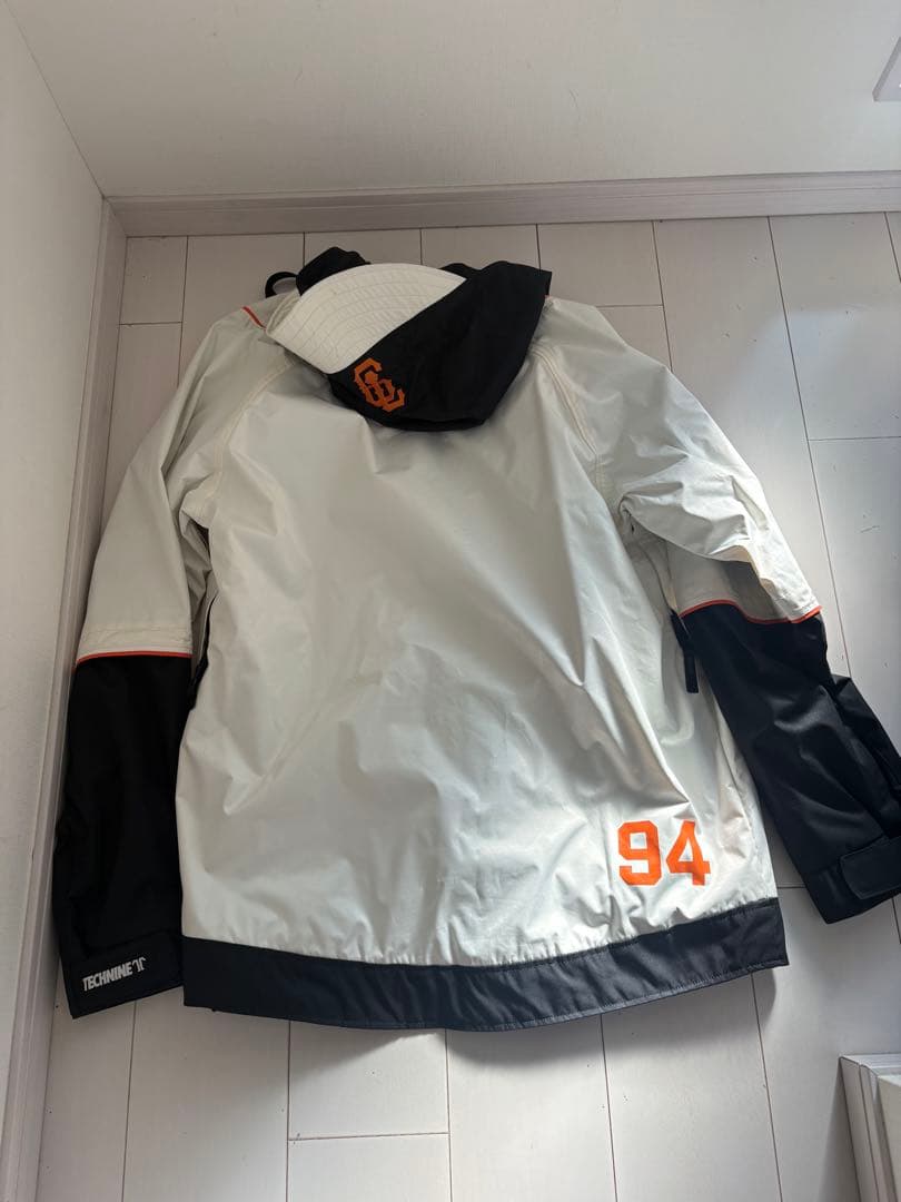 美品　テックナイン　スノーボード　ウェア　ジャイアンツ　巨人　L