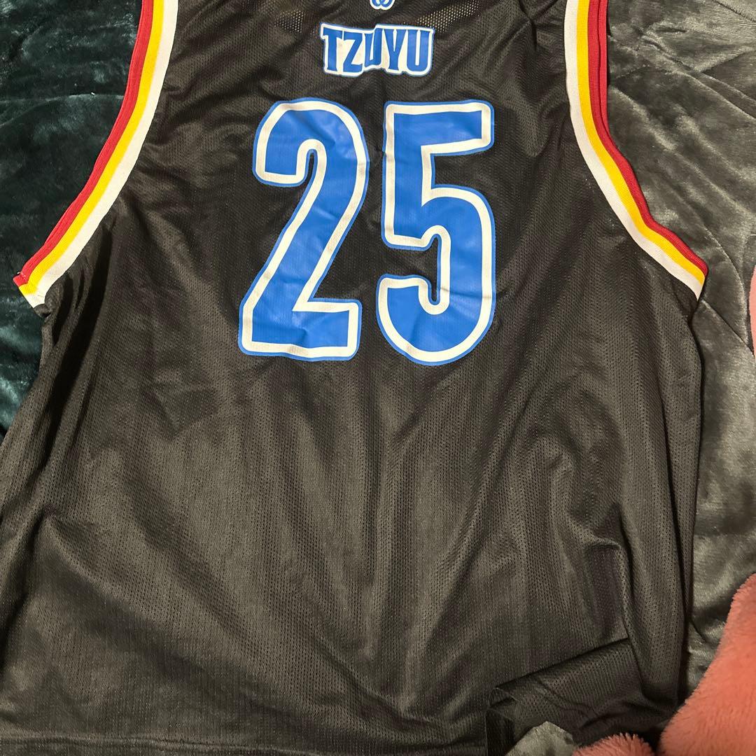 twice タンクトップ