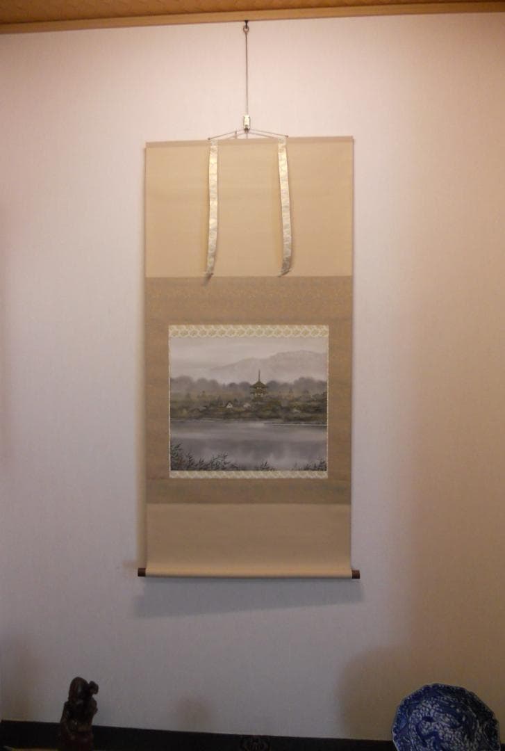 掛け軸 三輪映章 古都塔韻 絹本 希少 軸装 茶道具 掛軸 美品 です。