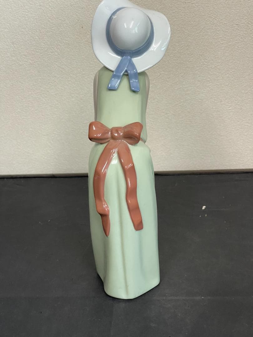 LLADR(リアドロ）　女性置物　２９４