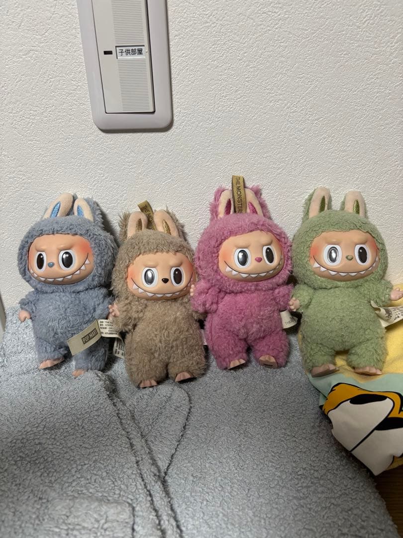 ラブブ　4体セット　偽物か本物かわかりません