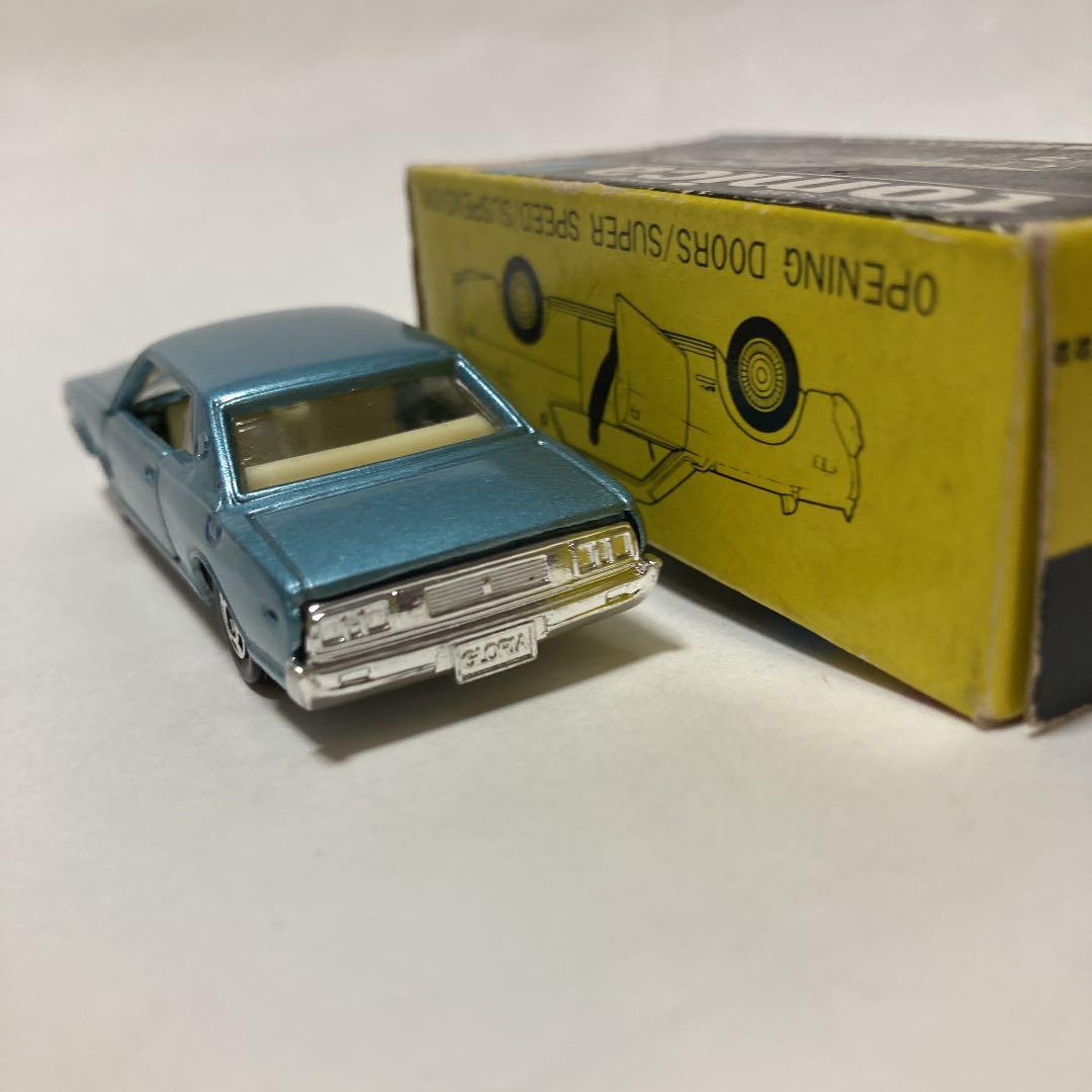トミカ　日産グロリア2000 GXです。