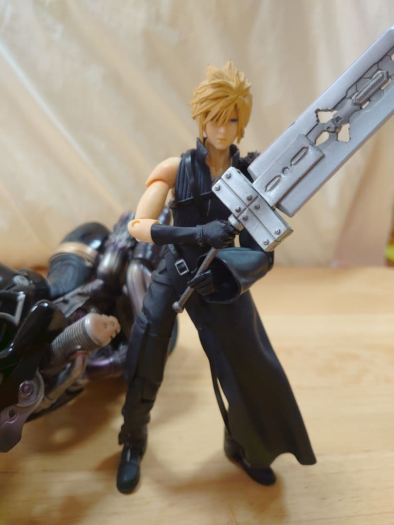 FINAL FANTASY VII AC　クラウドとヘェンリル　フィギアセット