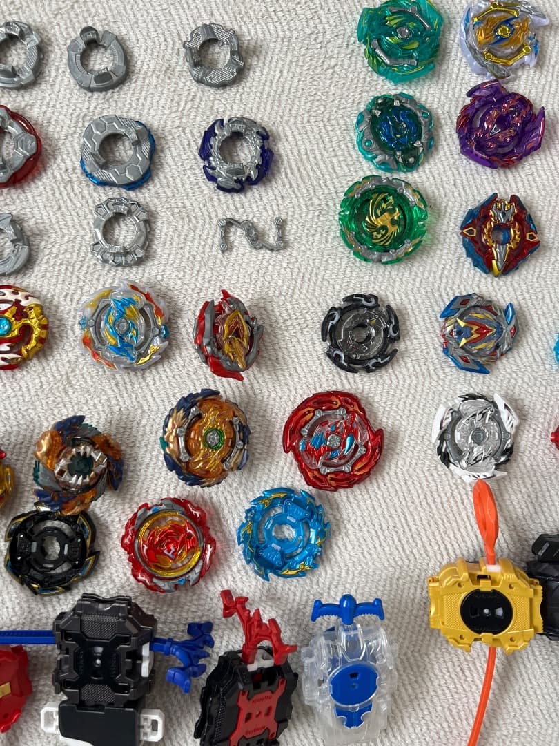 ベイブレードバースト　ベイランチャーまとめ売り気になったらコメントください