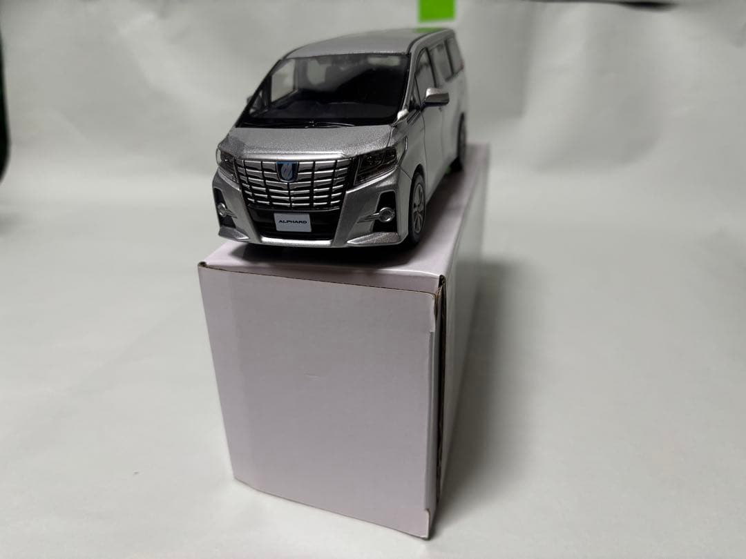 【最終価格】旧型アルファード前期&エスクワイア後期 ミニカー 3台セット