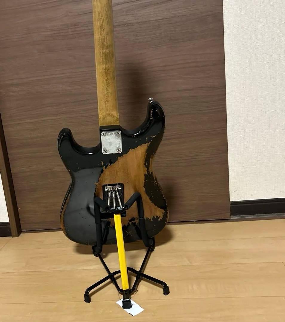 ストラトキャスター ブラック/ナチュラル