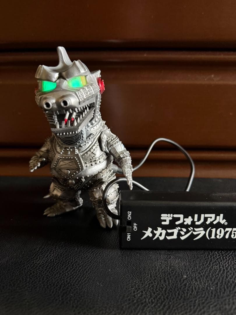 デフォリアル　メカゴジラ （1975） 少年リック限定版　発光バージョン