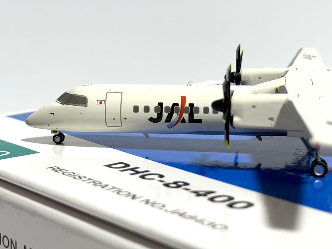JALUX 1/200 DHC-8-400 JACアーク塗装