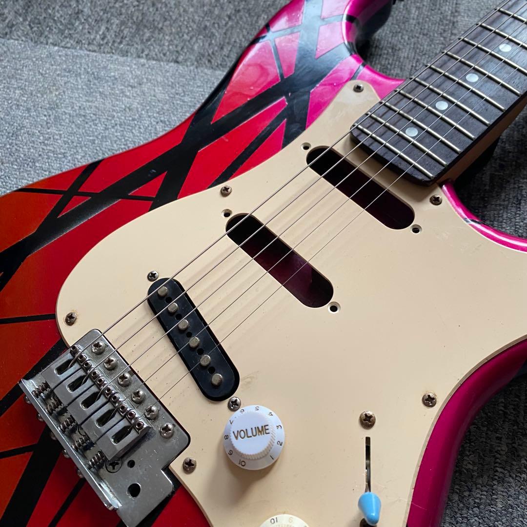 メタリックレッド ストラトキャスター EVHタイプ ノーブランド F社ロゴ付き