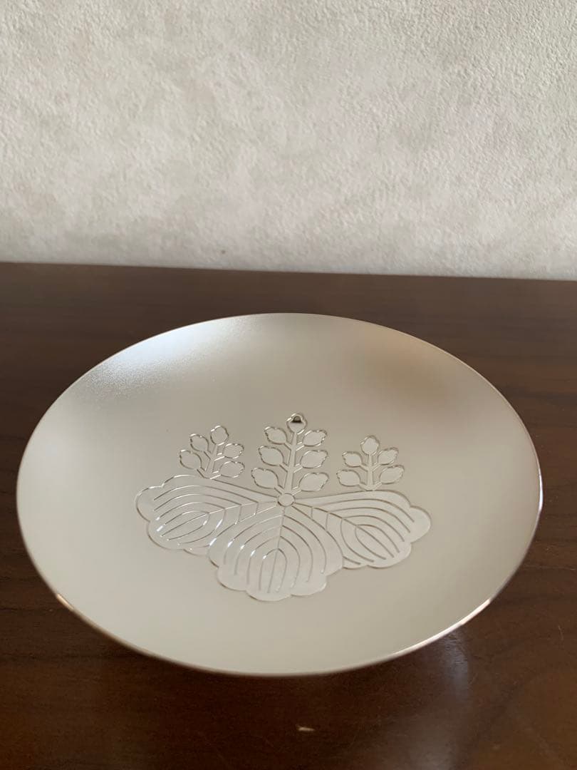 [美品]銀杯　内閣総理大臣　贈　造幣局製 純銀製　刻印　136.9グラム　木箱