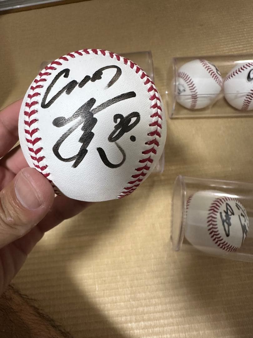 カープ選手直筆サイン入り野球ボール8個セット
