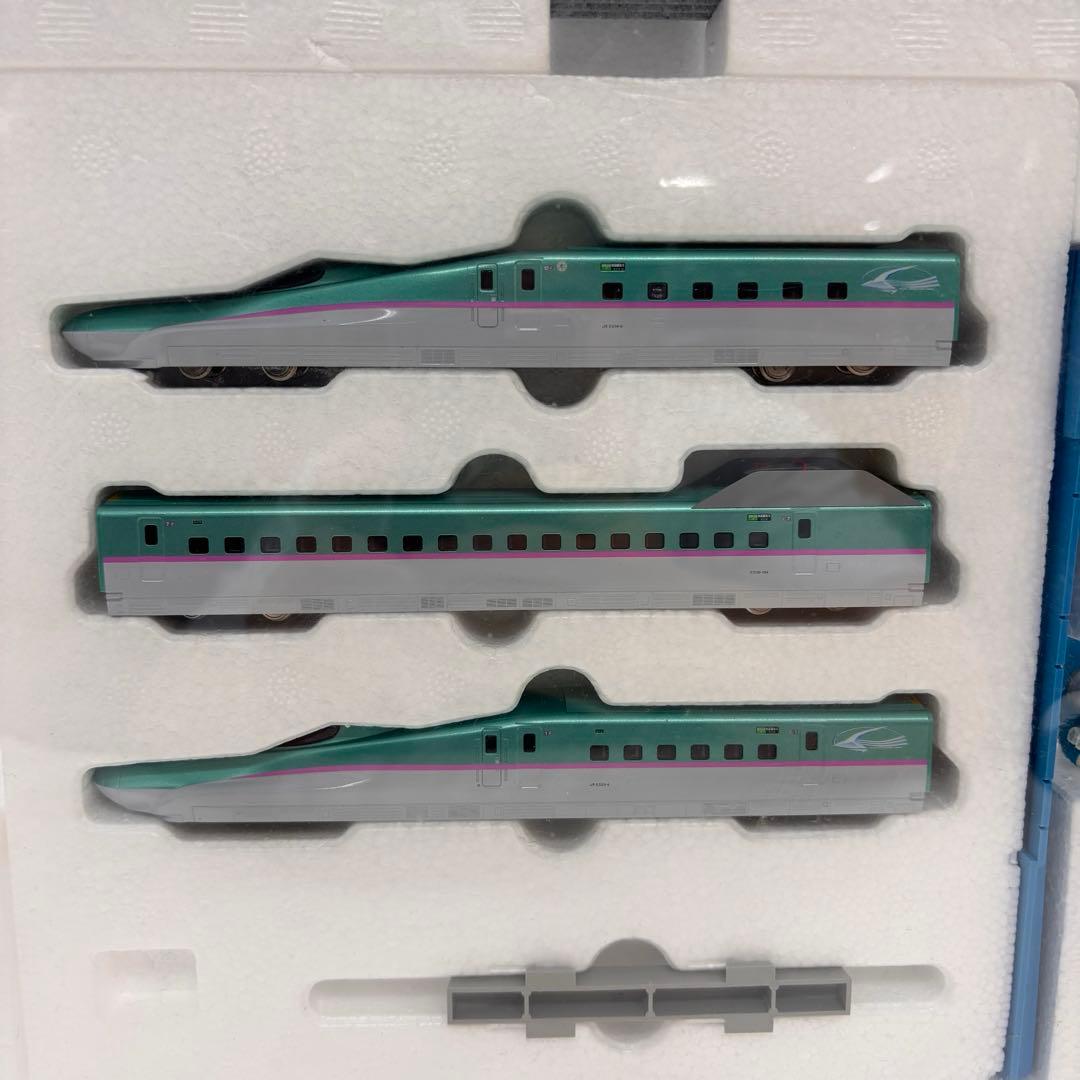 KATO 　E5系新幹線「はやぶさ」　スターターセット（10-011〉