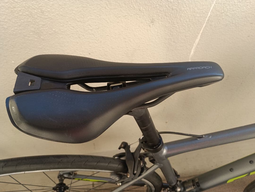 GIANT CONTEND 700Cロードバイク シマノCLARIS サイズS