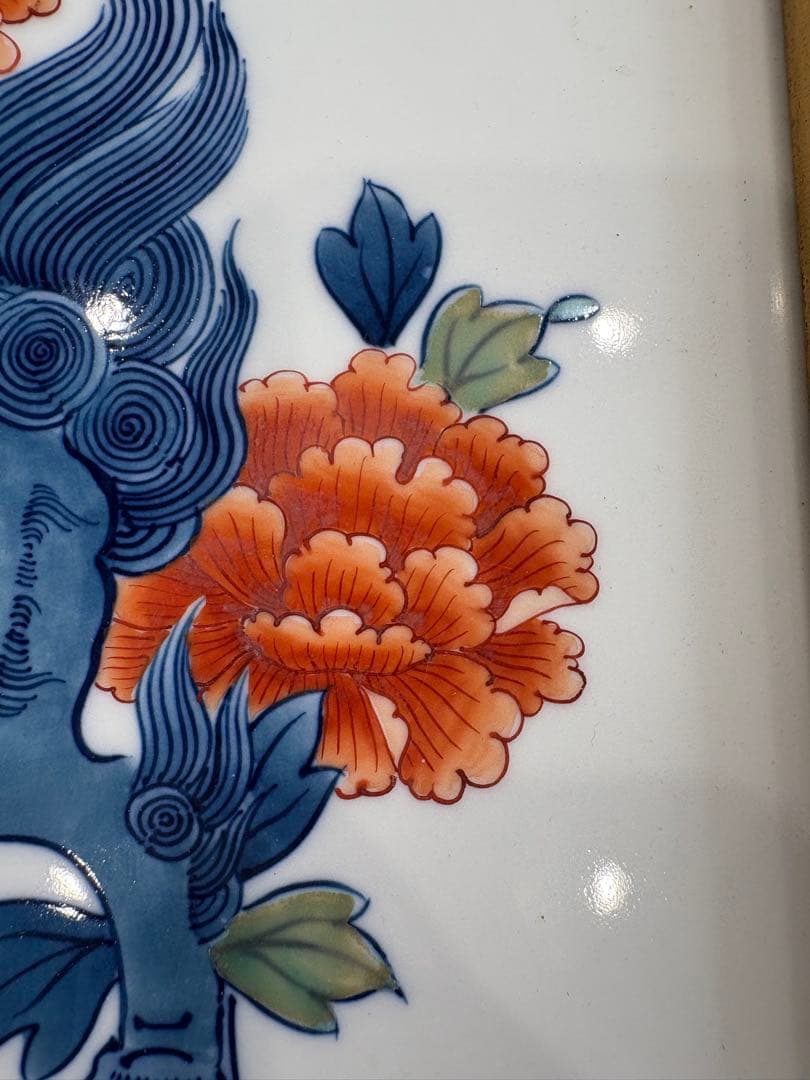 獅子と花の陶器装飾品陶板