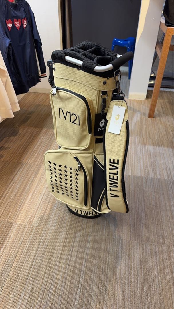V12 スタッズ付きキャディバッグ ベージュ