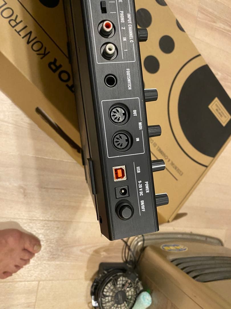 Native Instruments KONTROL S4 DJコントローラー