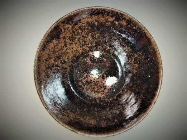 黒色金色花柄茶碗 木箱付き膳所焼 陽炎園「岩崎新定」造 金彩 梅